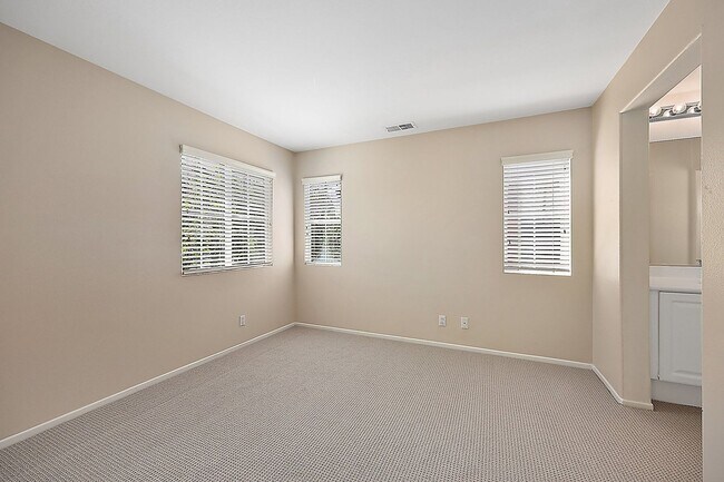 Building Photo - 2 Master Suites - 2 car garage - Townhome