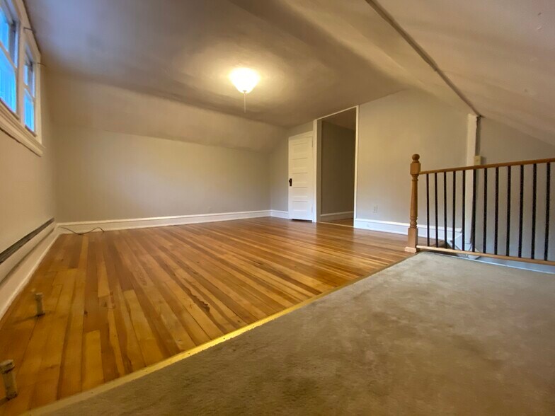 Building Photo - 144 Maplewood Ave