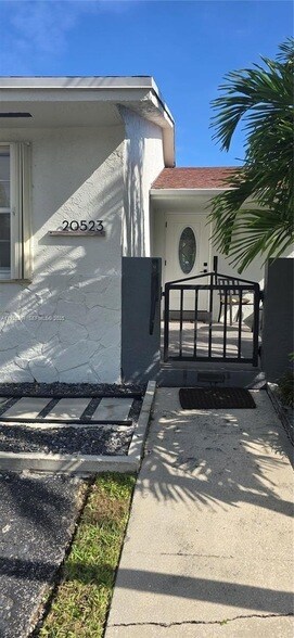 Building Photo - 20523 SW 92nd Pl