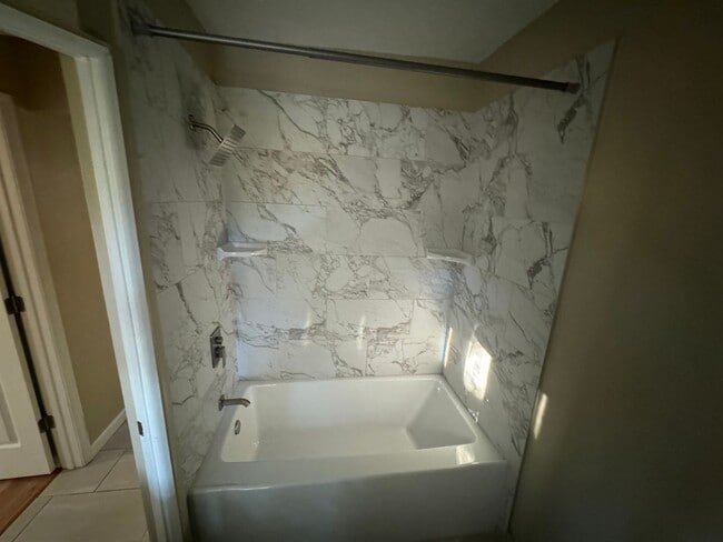 Building Photo - Perfect ranch in great Farmington hills neighborhood.