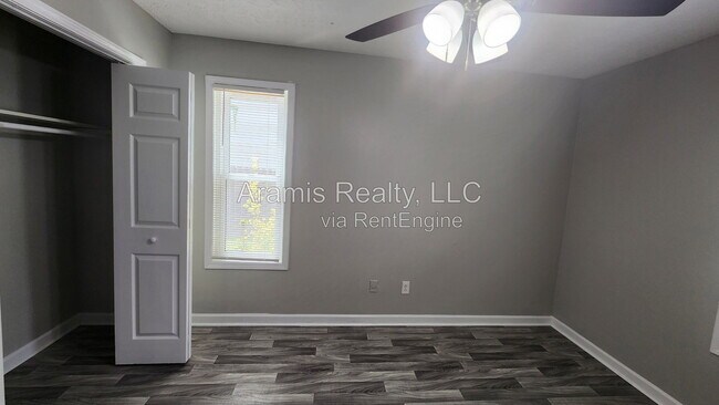 Building Photo - 5566 Windwood Rd