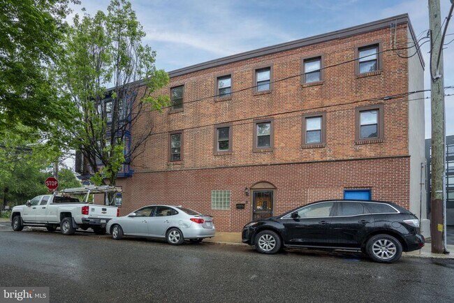 Building Photo - 322 Poplar St