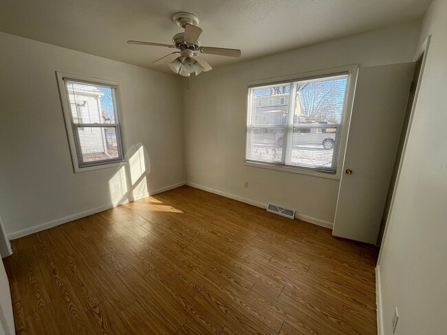 Building Photo - Dennis Riverfront