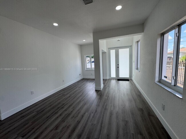 Building Photo - 3039 NW 51st Terrace