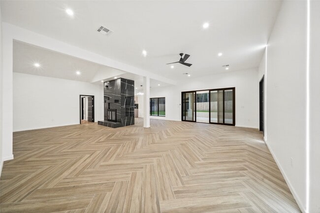 Building Photo - 2438 Carriage Lamp Ln