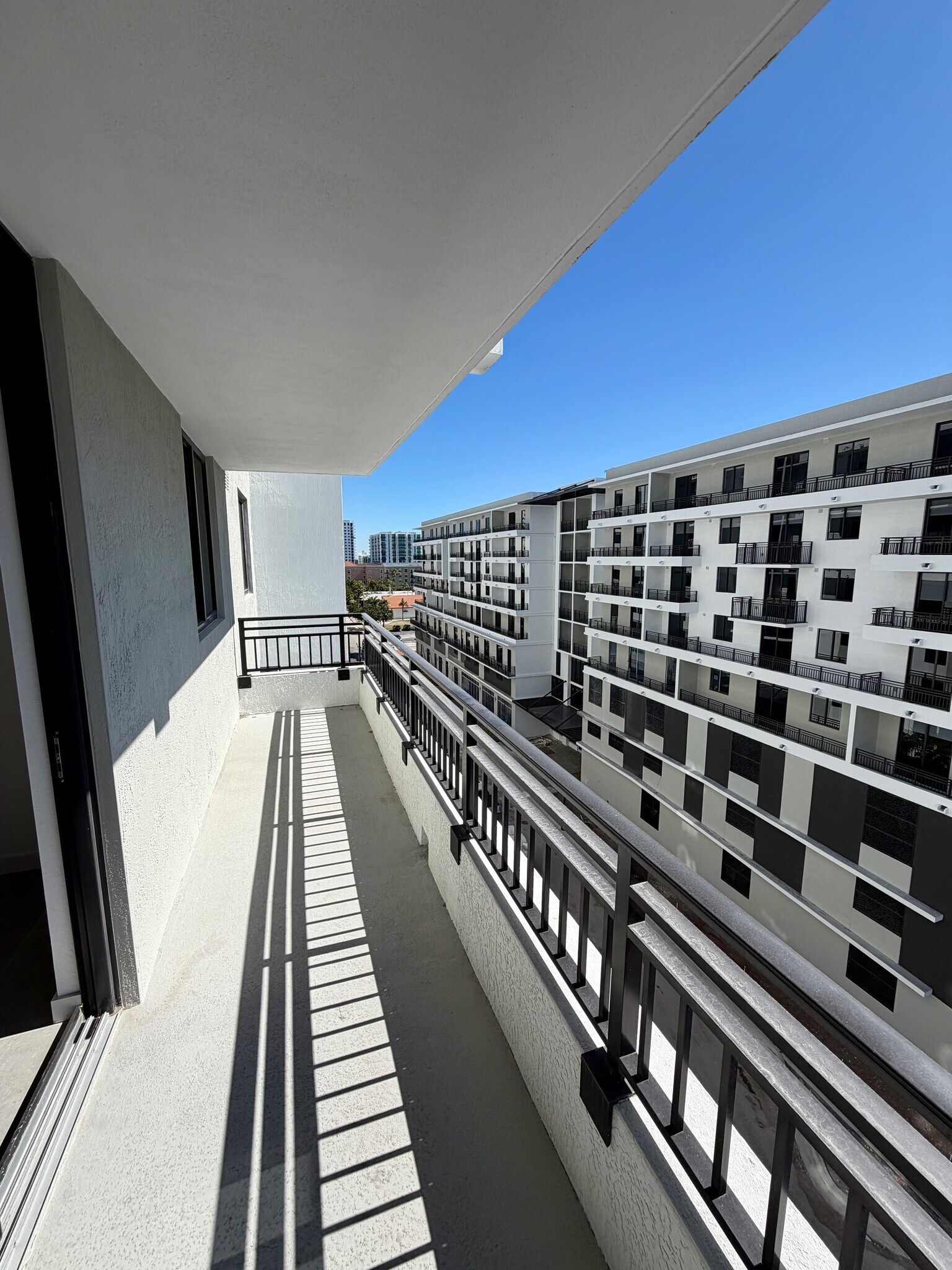 Building Photo - 1940 Van Buren St