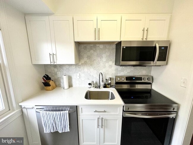 Building Photo - 718 S Washington St