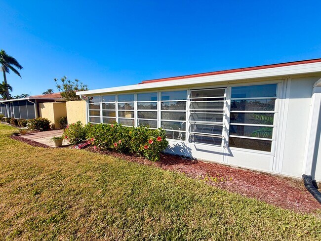 Building Photo - ** GLADES COUNTRY CLUB ** 2 BED / 2 BATH - VILLA - BUNDLED GOLF MEMBERSHIP - ANNUAL RENTAL