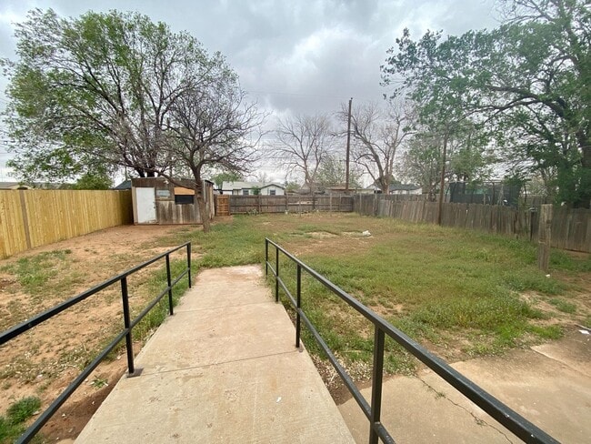 Building Photo - Now available 3 bed 1 bath in Arnett Benson
