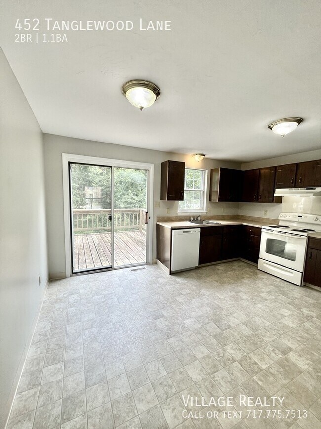 Building Photo - 452 Tanglewood Ln