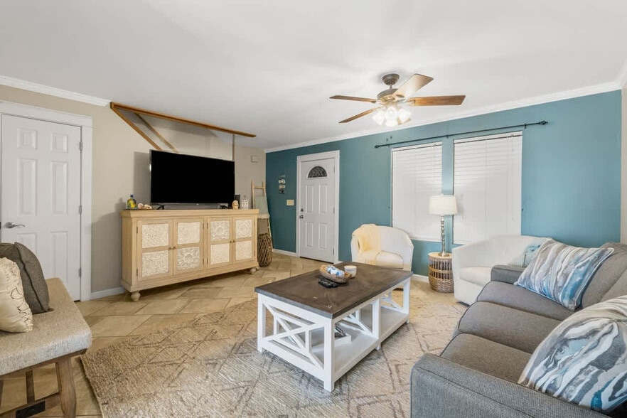 Building Photo - 7405A Beach Dr