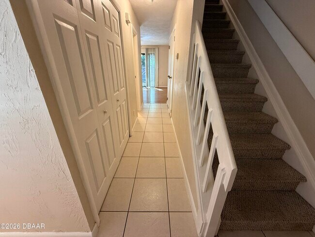 Building Photo - 3 Glen Arbor Park