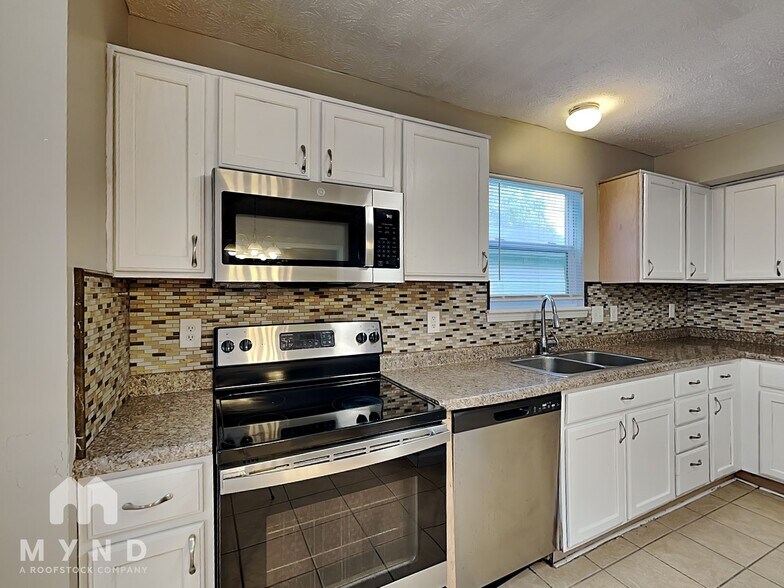 Building Photo - 3122 Crestwell Dr