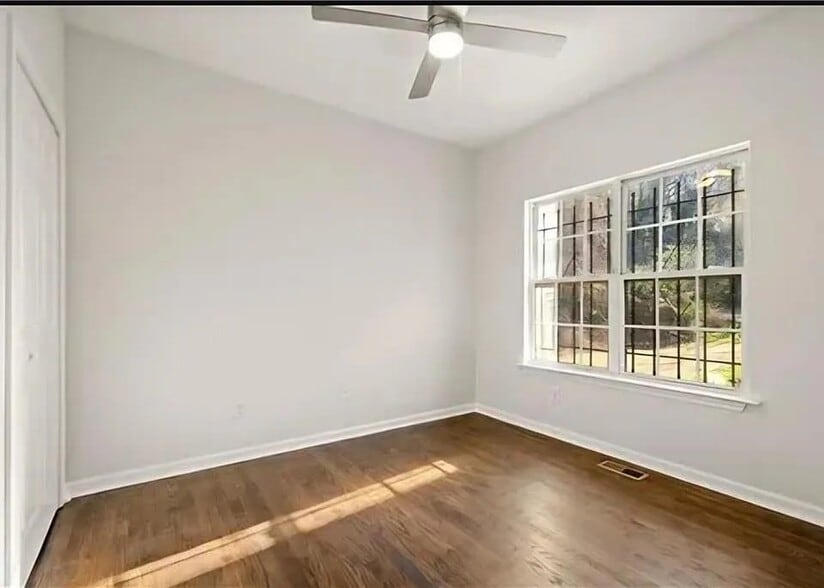 Building Photo - 1021 Ada Ave NW