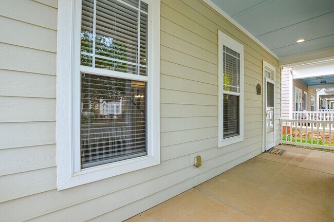 Building Photo - 9020 Ladys Secret Dr