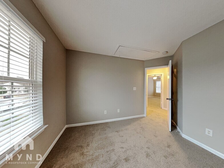 Building Photo - 11527 Stewarts Crossing Dr