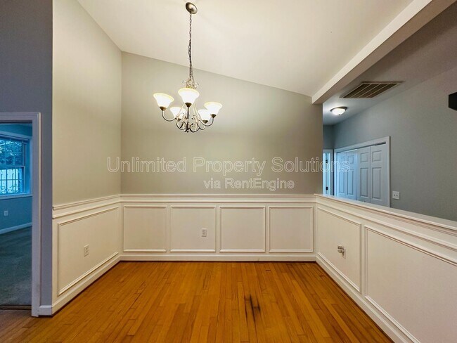 Building Photo - 5244 Christian Dr