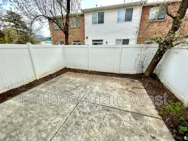 Building Photo - 55 Peregrine Ln