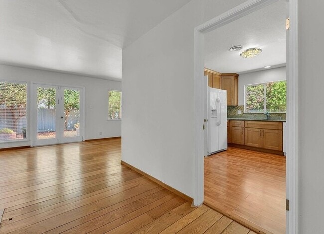 Building Photo - Sun-Filled Single-Story Home with Private Yard in Prime Walnut Creek Location