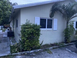 Building Photo - 2407 SW 42nd Ave