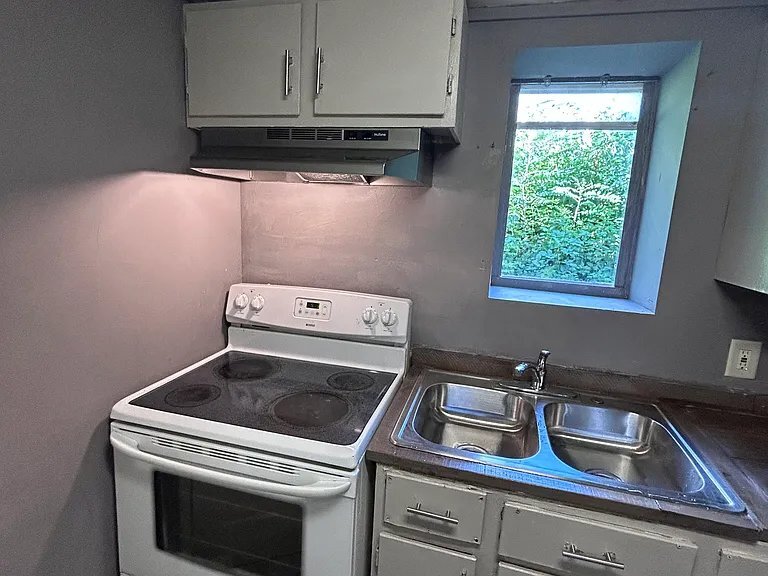 Building Photo - 1320 Brown St