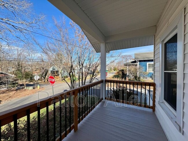 Building Photo - 90 Fairfax Ave