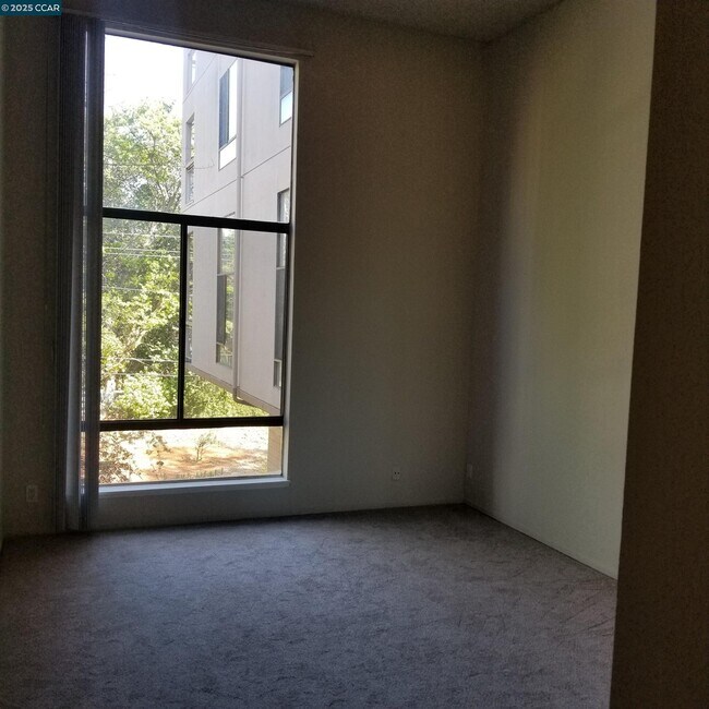 Building Photo - 310 N Civic Dr