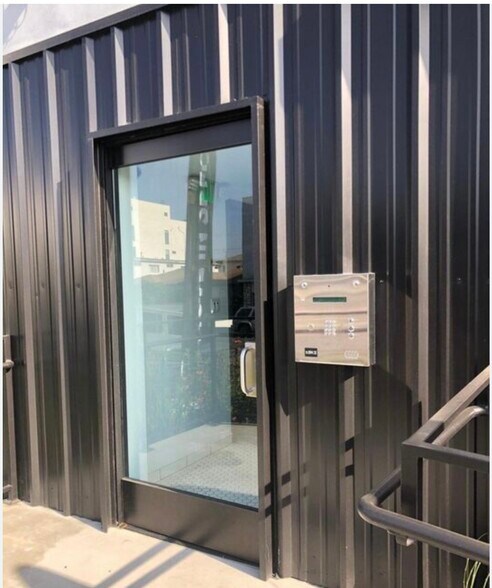 Building Photo - 5731 Lexington Ave