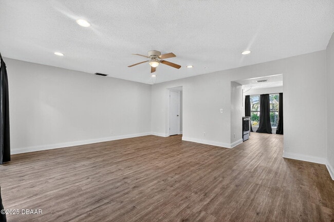 Building Photo - 12 Glen Arbor Park