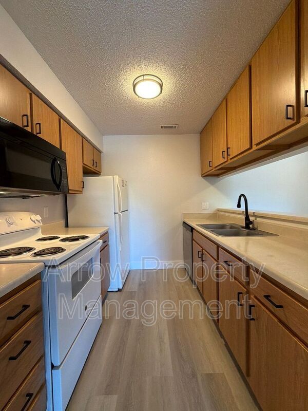 Building Photo - 2350 N 44th St
