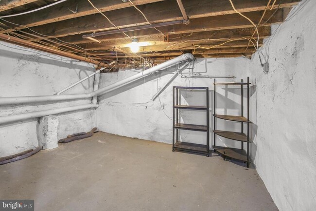Building Photo - 2047 E Sergeant St