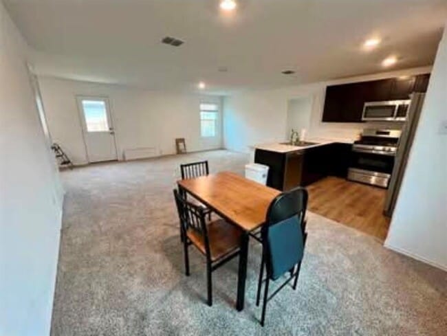 Building Photo - 420 Halfmoon Dr