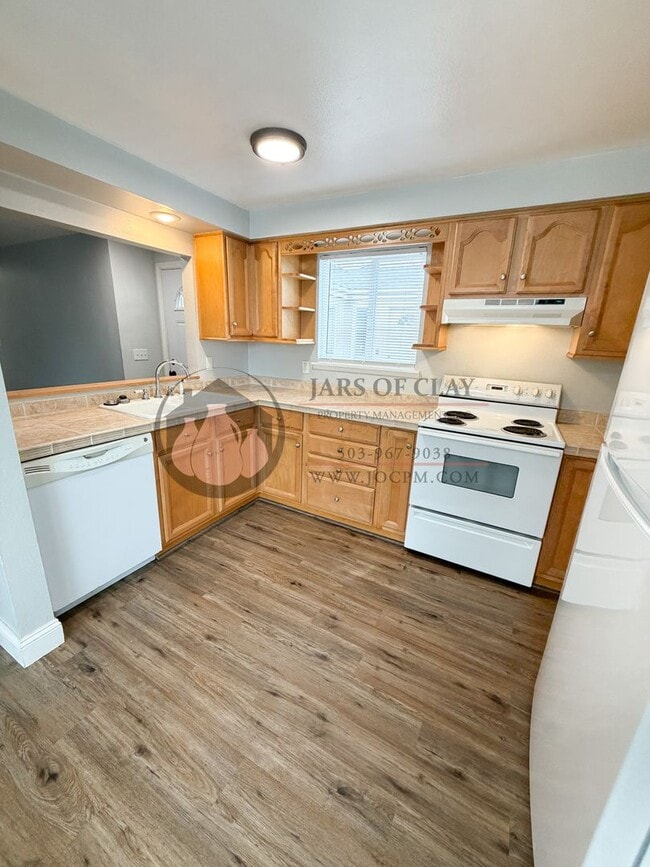 Building Photo - Single Level Duplex- Rent Ready