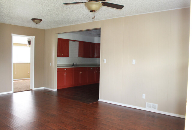 Building Photo - Move In Special!!!  $150 off 2nd month ren...