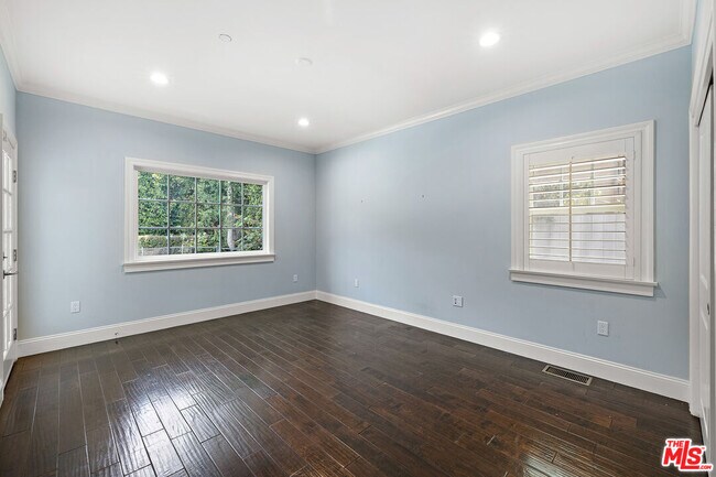 Building Photo - 1147 Centinela Ave