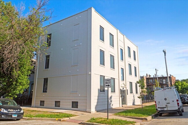 Primary Photo - 2023 N Drake Ave