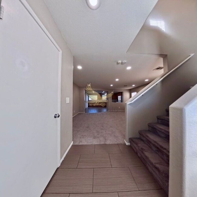 Building Photo - 548 Haunts Walk Ave