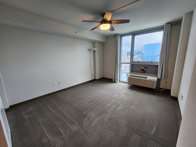 Building Photo - 988 Halekauwila St