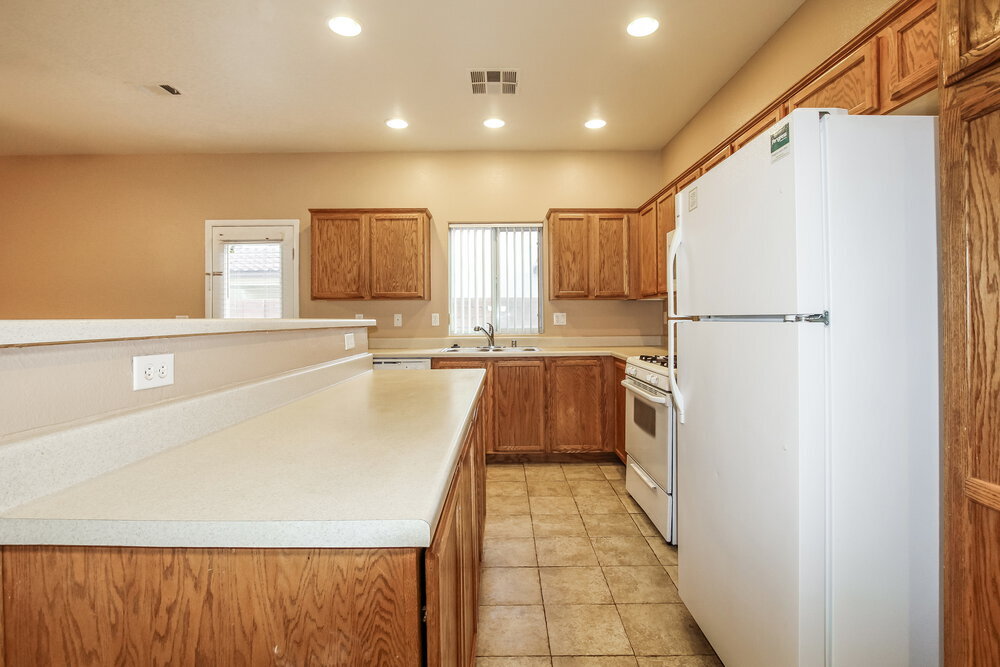 Building Photo - 3545 Terraza Mar Ave