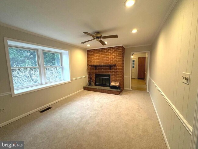 Building Photo - 4037 Olney Laytonsville Rd