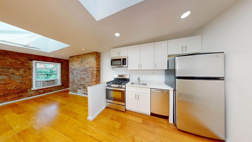 Building Photo - 3 Centre Market Pl