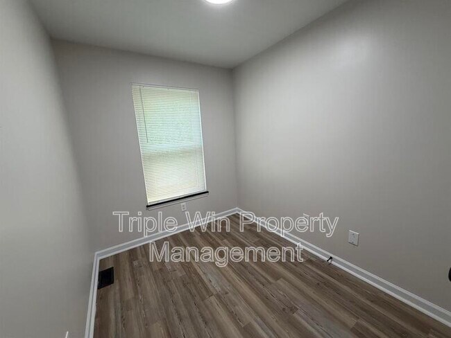Building Photo - 226 Diekamp Ln