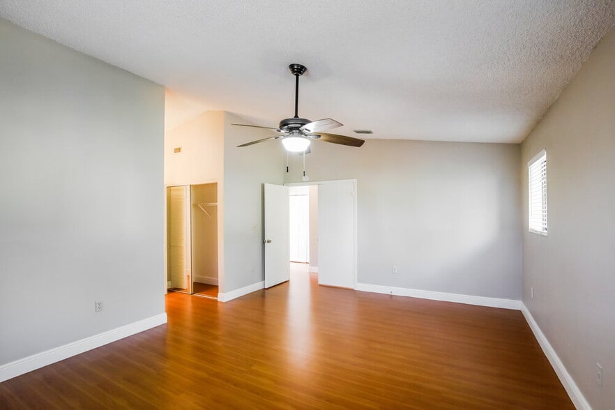 Building Photo - 10445 SW 158th Pl