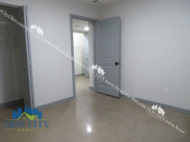 Building Photo - 2085 Building - New Rennovated 1 & 2 bedrooms starting at $989!