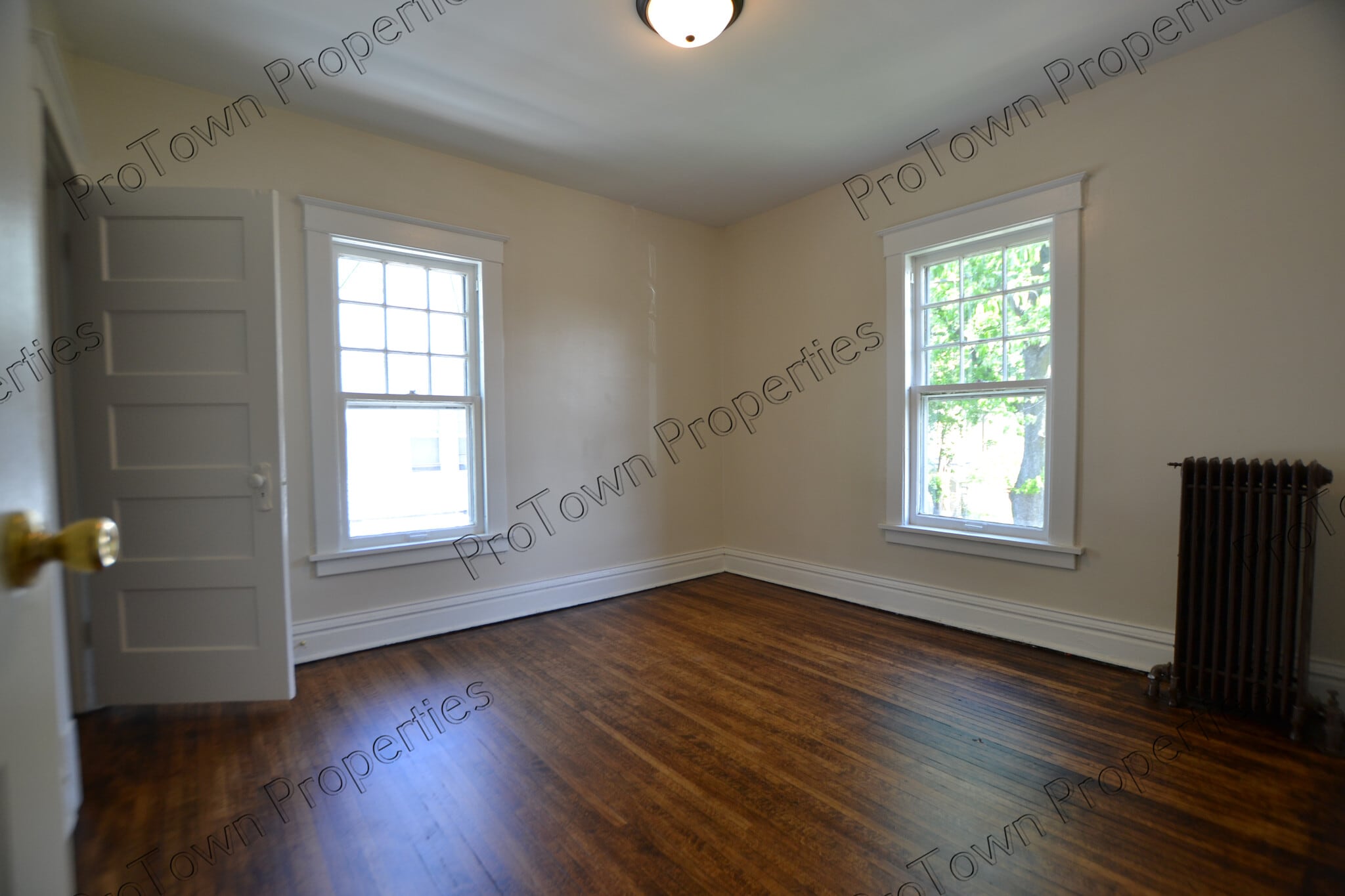 Building Photo - 208 N Hickory St