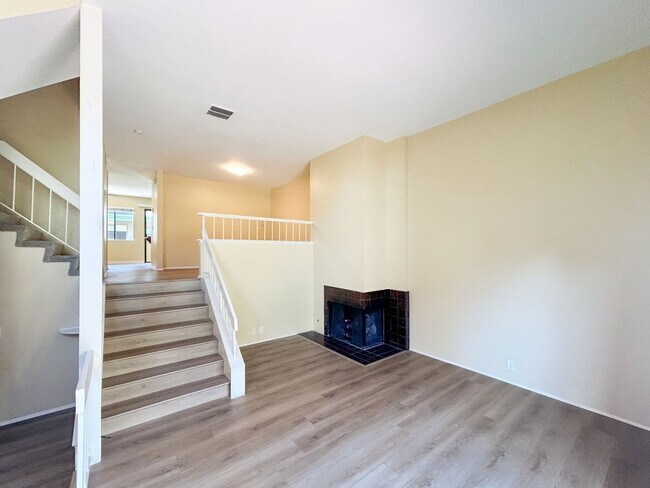 Building Photo - Beautiful 3BD/2.5BA W/ Open Floor Plan and Attached Garage in La Jolla!