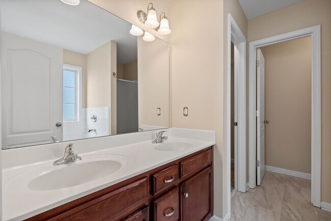 Building Photo - 3735 N Cindy Jo Dr