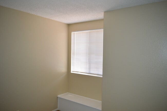 Building Photo - 11249 Heathrow Dr