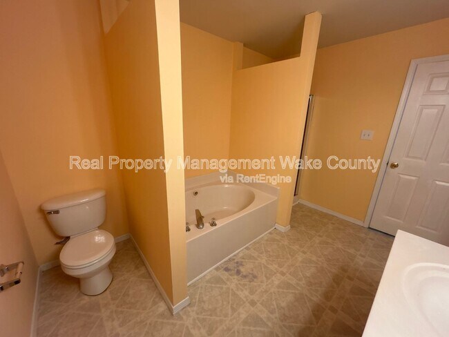 Building Photo - 5323 Seaspray Ln