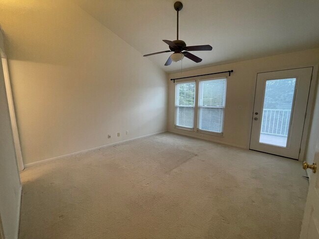 Building Photo - 2460 Fountain Pl